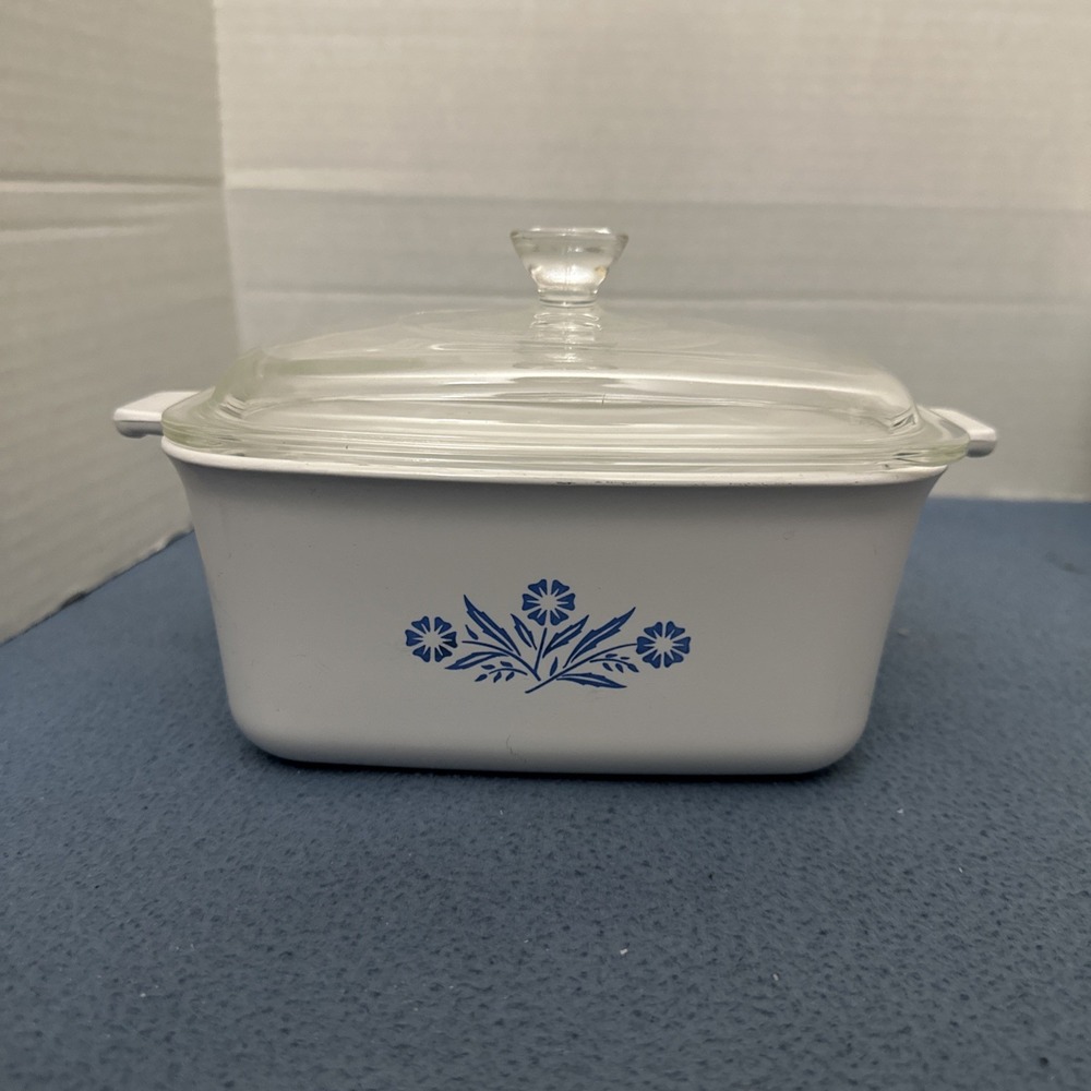 Corning Ware Blue Cornflower P-4-B 1 1/2 Qt Casserole Dish w/Glass Lid (AA9)